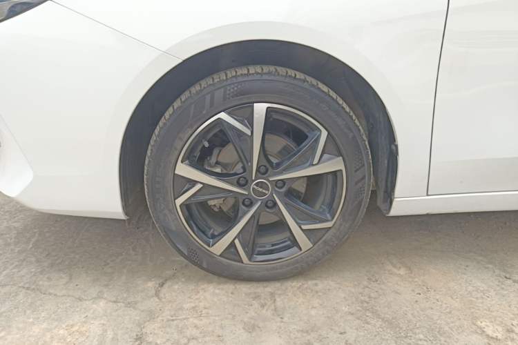 Used Roewe i5 2023 1.5L CVT Luxury Edition Exterior 4