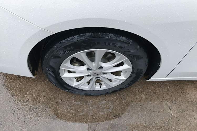 Used Roewe i5 2023 1.5L Manual Excellence Edition Exterior 4