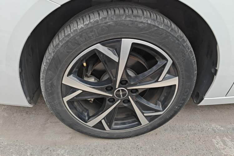 Used Roewe i5 2023 1.5L CVT Luxury Edition Exterior 4