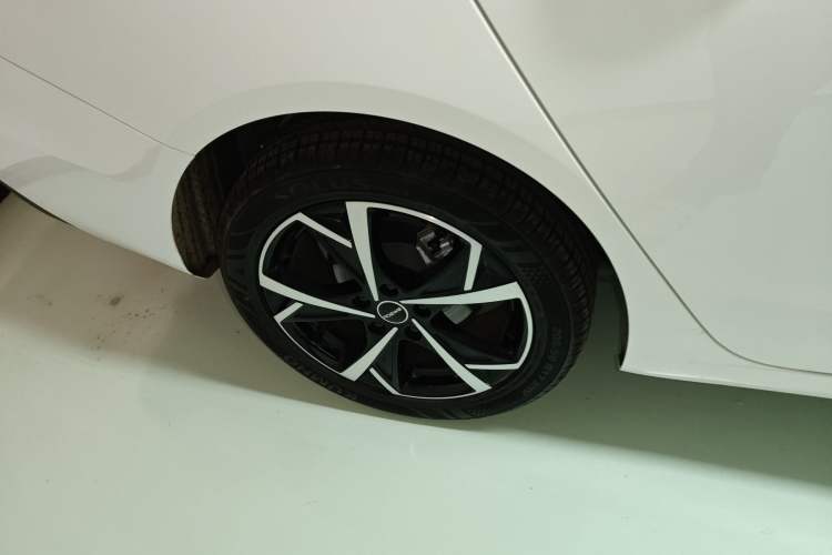 Used Roewe i5 2023 1.5L CVT Luxury Edition Exterior 4