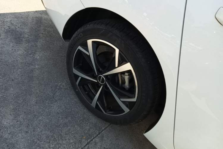 Used Roewe i5 2023 1.5L CVT Luxury Edition Exterior 5
