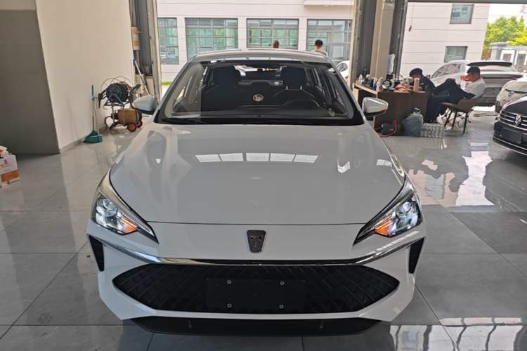 Used Roewe i5 2023 1.5L Manual Comfort Edition Front