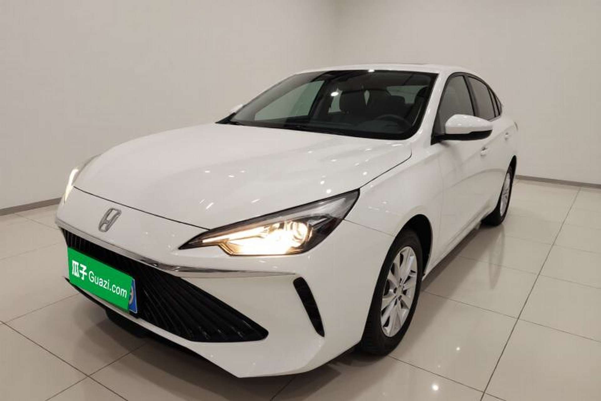 Used Roewe i5 2023 1.5L CVT Luxury Edition Front Left 45 Deg