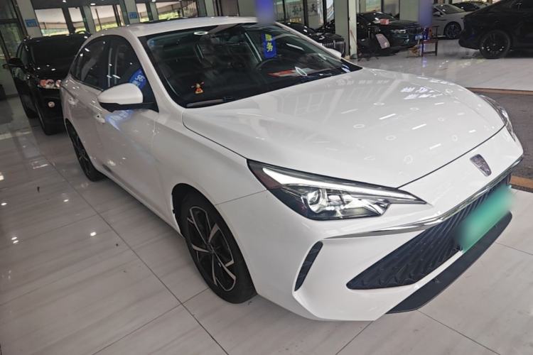 Used Roewe i5 2023 1.5L CVT Luxury Edition Front Right 45 Deg