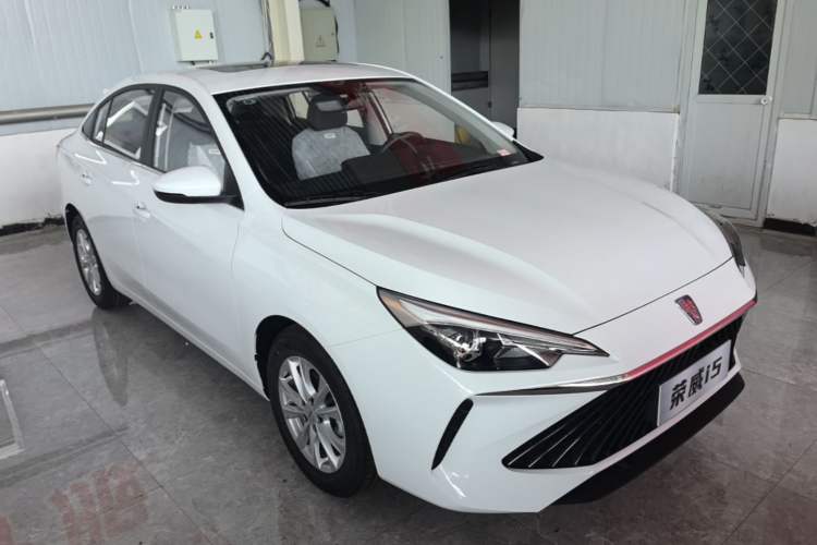 Used Roewe i5 2023 1.5L CVT Luxury Edition Front Right 45 Deg
