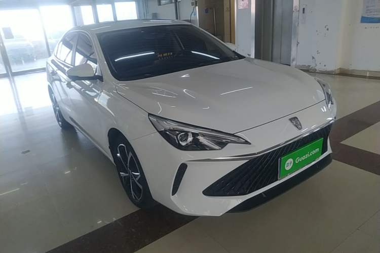 Used Roewe i5 2023 1.5L CVT Luxury Edition Front Right 45 Deg
