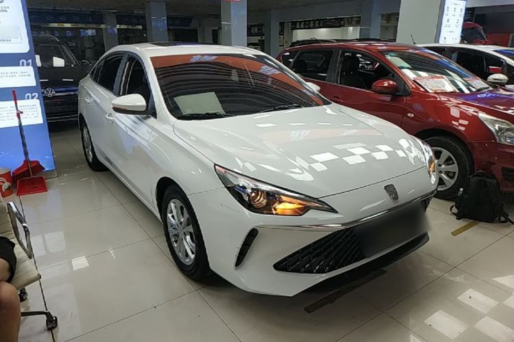 Used Roewe i5 2023 1.5L CVT Luxury Edition Front Right 45 Deg