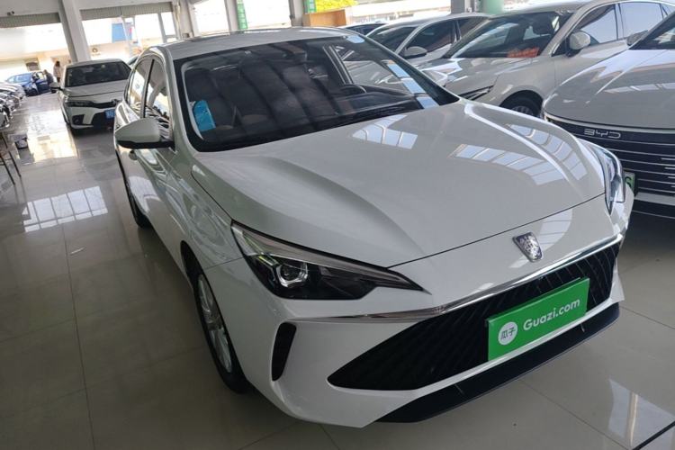 Used Roewe i5 2023 1.5L CVT Luxury Edition Front Right 45 Deg