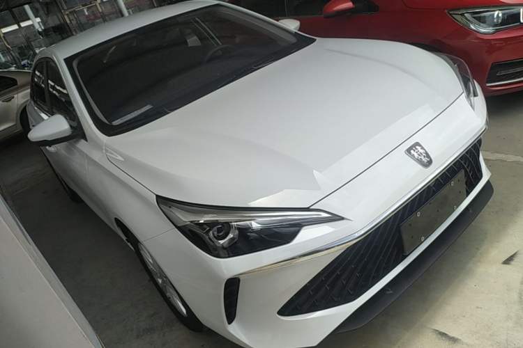 Used Roewe i5 2023 1.5L Manual Comfort Edition Front Right 45 Deg