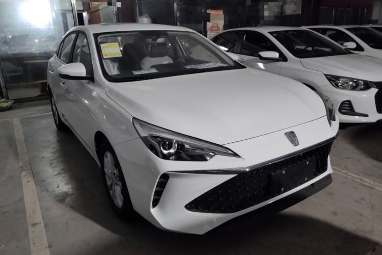 Used Roewe i5 2023 1.5L CVT Luxury Edition Front Right 45 Deg