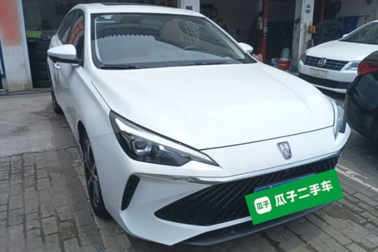 Used Roewe i5 2023 1.5L CVT Luxury Edition Front Right 45 Deg