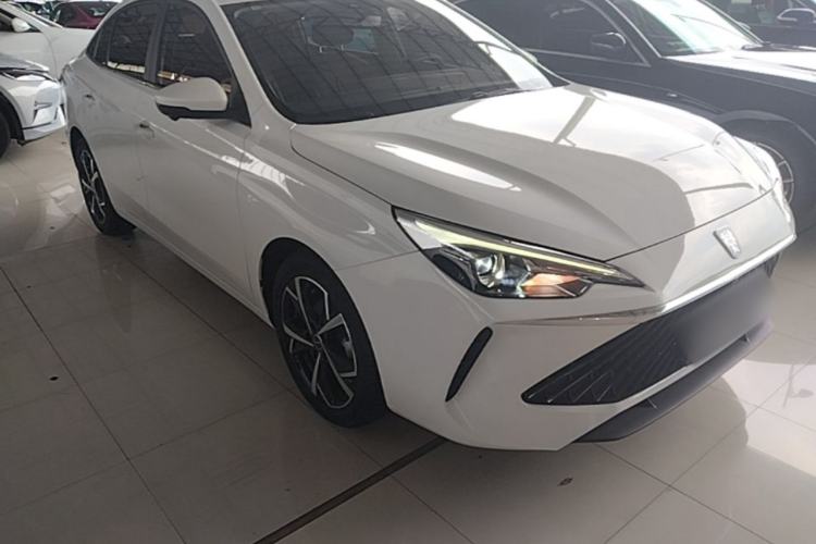 Used Roewe i5 2023 1.5L CVT Luxury Edition Front Right 45 Deg