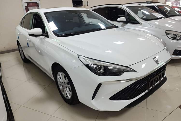 Used Roewe i5 2023 1.5L CVT Luxury Edition Front Right 45 Deg