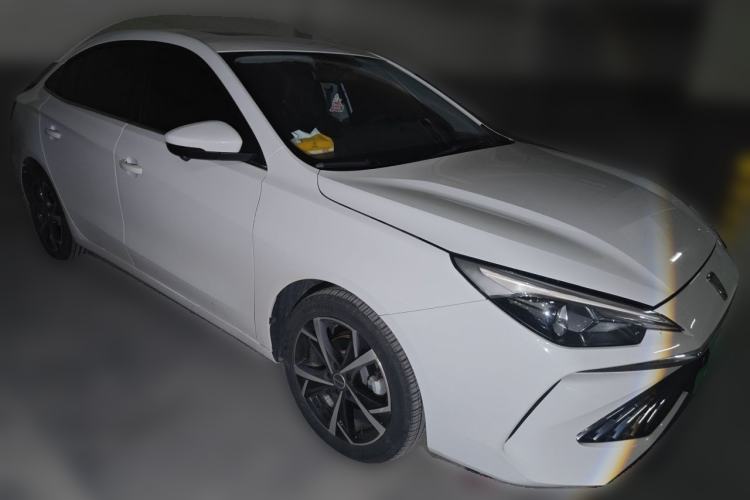 Used Roewe i5 2023 1.5L CVT Luxury Edition Front Right 45 Deg