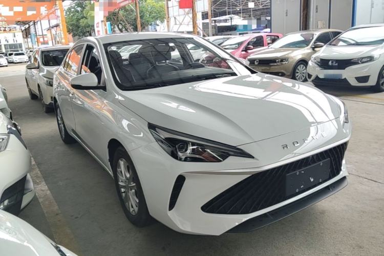 Used Roewe i5 2023 1.5L CVT Luxury Edition Front Right 45 Deg