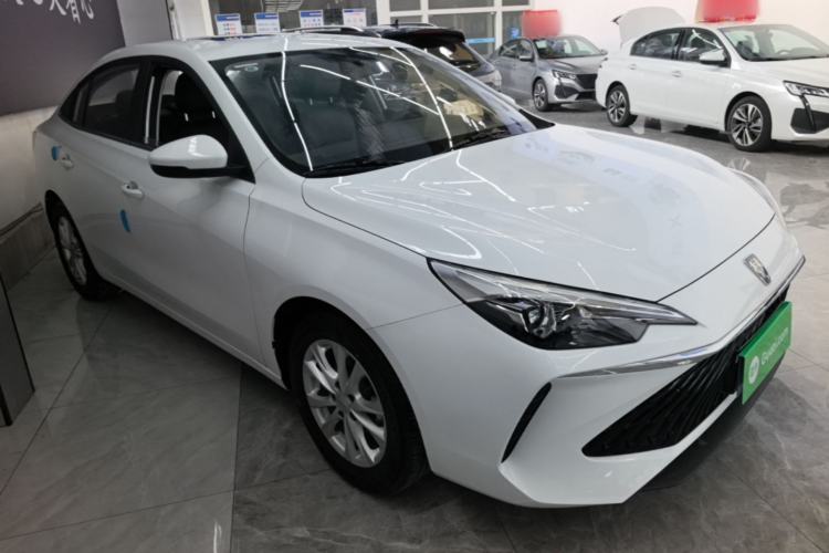 Used Roewe i5 2023 1.5L CVT Luxury Edition Front Right 45 Deg