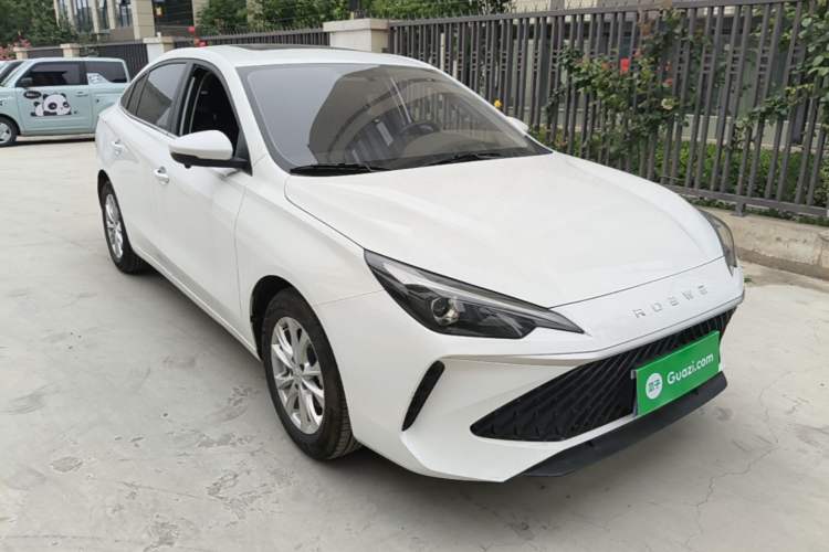 Used Roewe i5 2023 1.5L CVT Luxury Edition Front Right 45 Deg