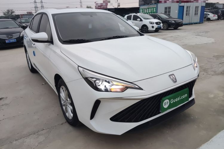 Used Roewe i5 2023 1.5L CVT Luxury Edition Front Right 45 Deg