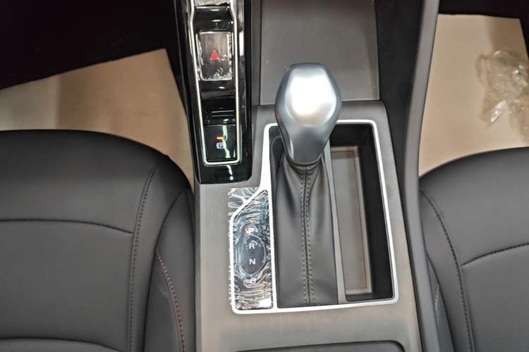 Used Roewe i5 2023 1.5L CVT Luxury Edition Gear Lever