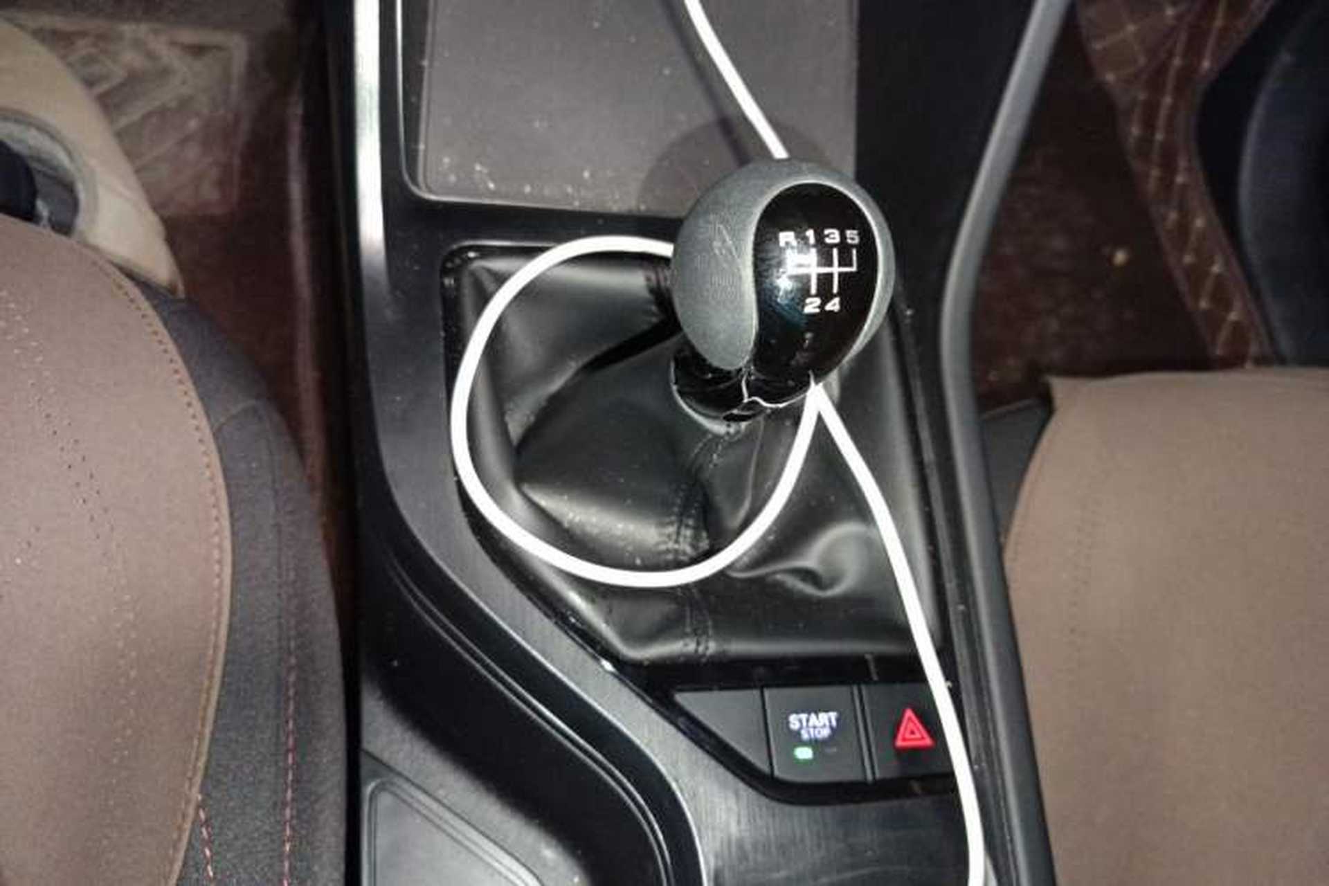 Used Roewe i5 2023 1.5L Manual Comfort Edition Gear Lever