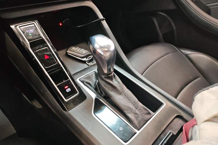 Used Roewe i5 2023 1.5L CVT Luxury Edition Gear Lever