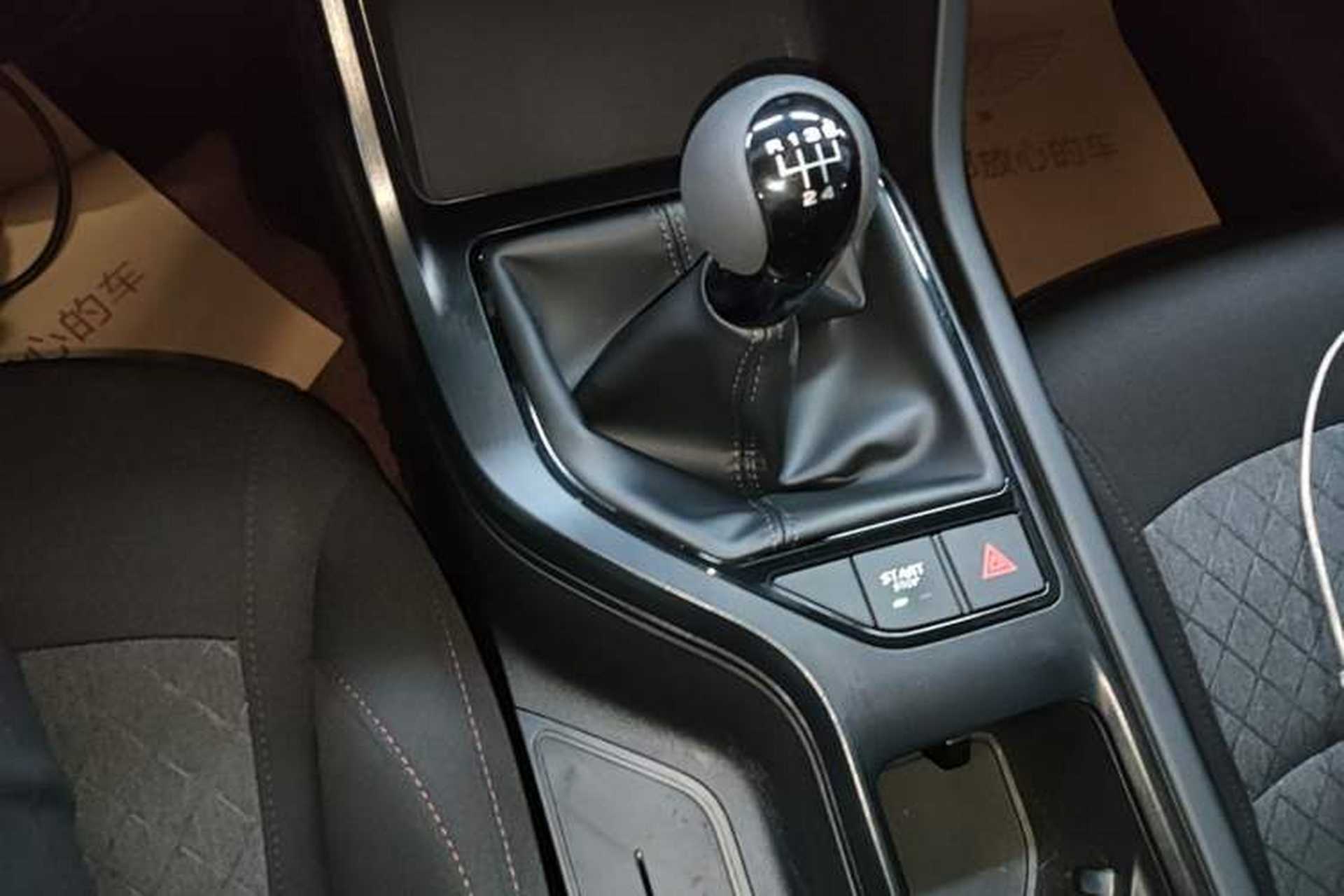 Used Roewe i5 2023 1.5L Manual Comfort Edition Gear Lever