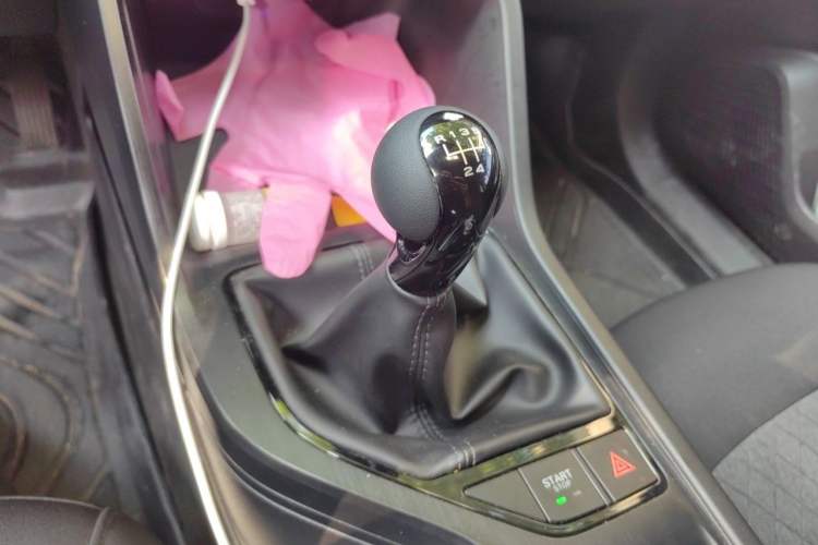 Used Roewe i5 2023 1.5L Manual Comfort Edition Gear Lever