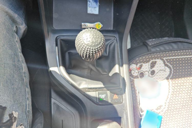 Used Roewe i5 2023 1.5L Manual Comfort Edition Gear Lever