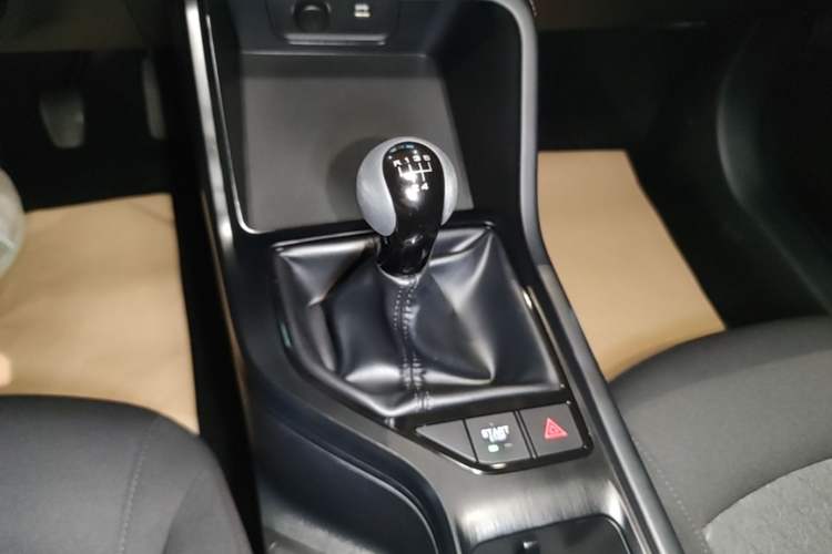 Used Roewe i5 2023 1.5L Manual Comfort Edition Gear Lever