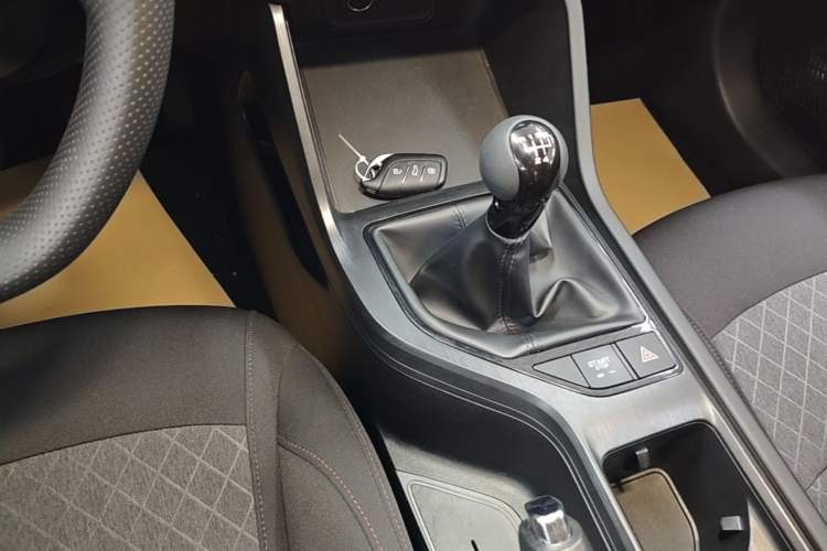 Used Roewe i5 2023 1.5L Manual Comfort Edition Gear Lever