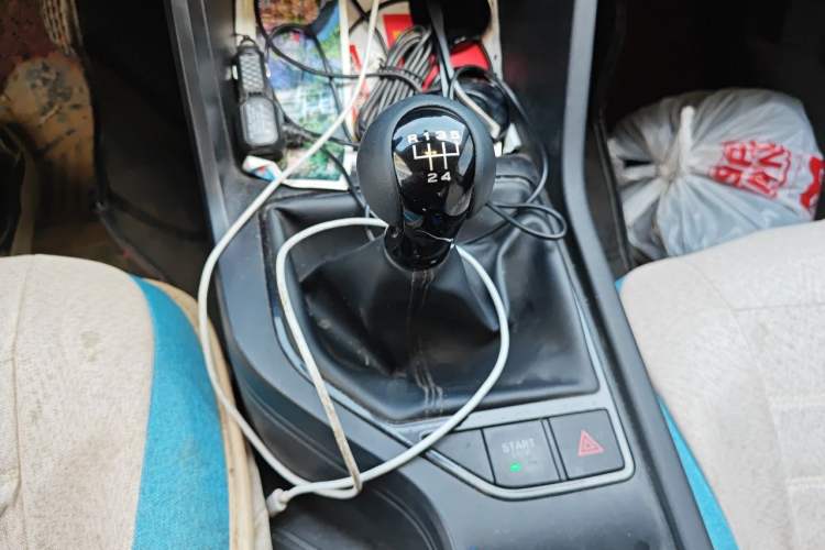 Used Roewe i5 2023 1.5L Manual Comfort Edition Gear Lever