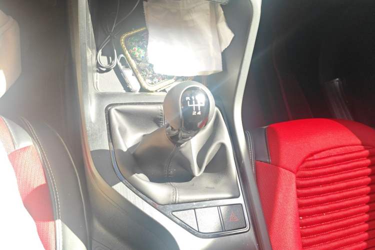 Used Roewe i5 2023 1.5L Manual Comfort Edition Gear Lever
