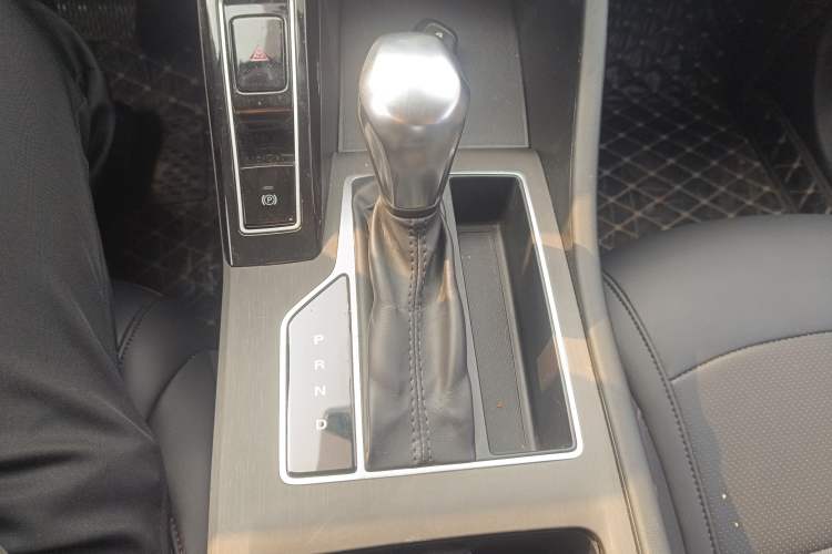 Used Roewe i5 2023 1.5L CVT Luxury Edition Gear Lever