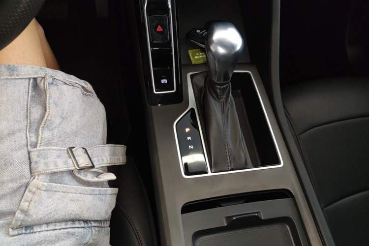 Used Roewe i5 2023 1.5L CVT Luxury Edition Gear Lever