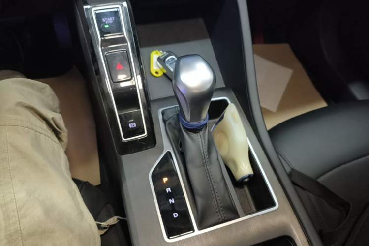 Used Roewe i5 2023 1.5L CVT Luxury Edition Gear Lever