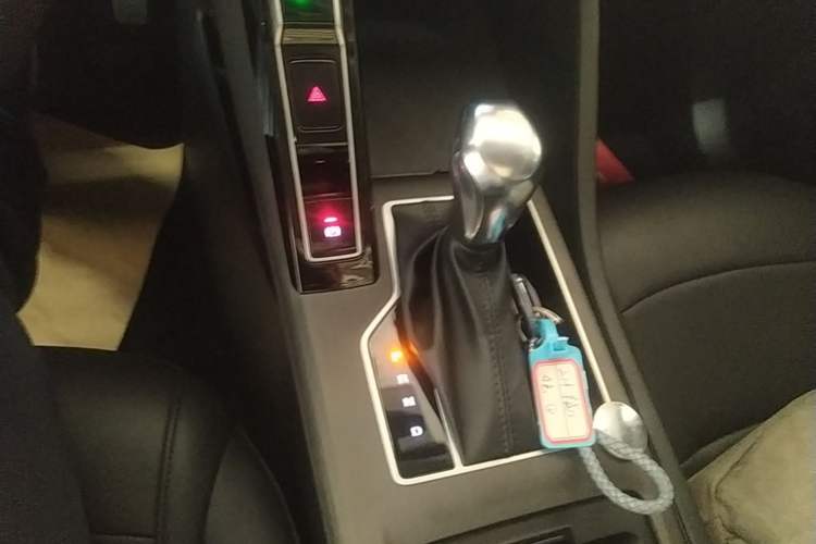 Used Roewe i5 2023 1.5L CVT Luxury Edition Gear Lever