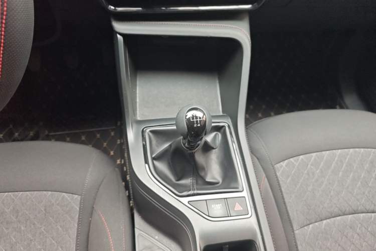 Used Roewe i5 2023 1.5L Manual Comfort Edition Gear Lever