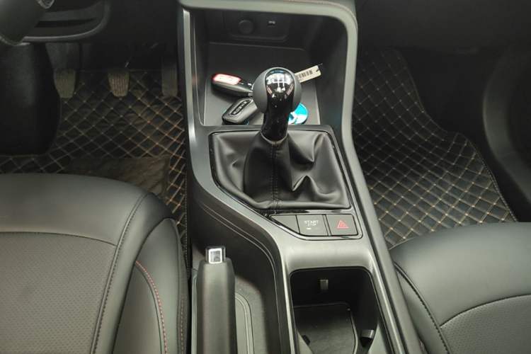 Used Roewe i5 2023 1.5L Manual Excellence Edition Gear Lever
