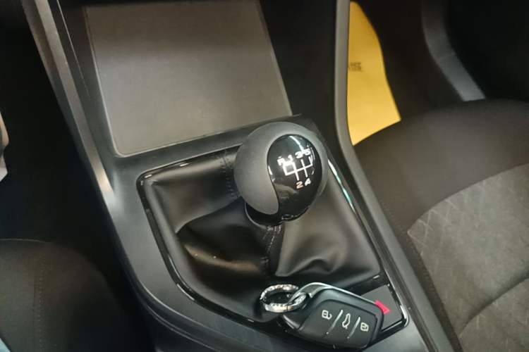 Used Roewe i5 2023 1.5L Manual Comfort Edition Gear Lever