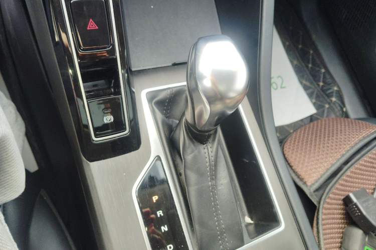 Used Roewe i5 2023 1.5L CVT Luxury Edition Gear Lever