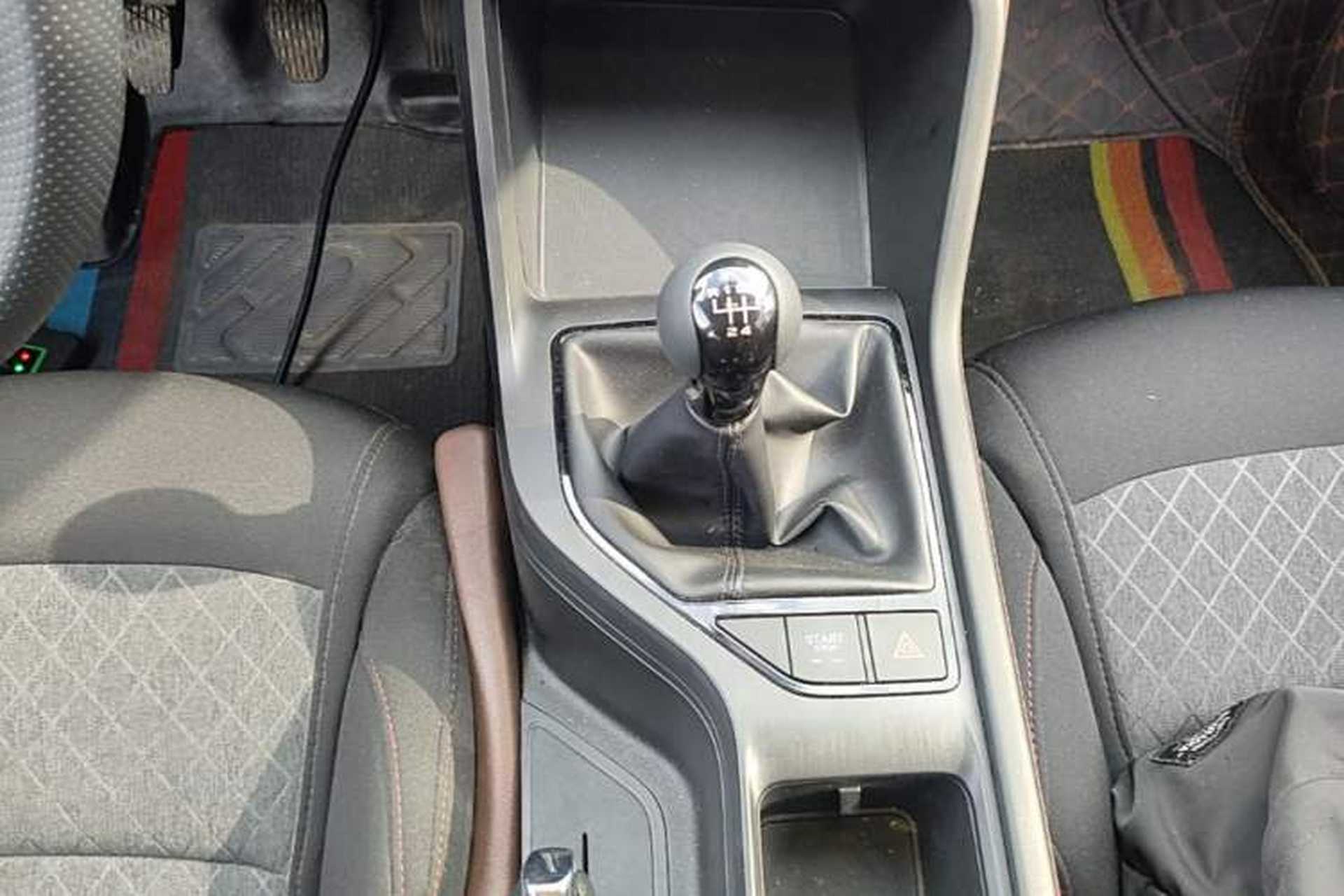Used Roewe i5 2023 1.5L Manual Comfort Edition Gear Lever