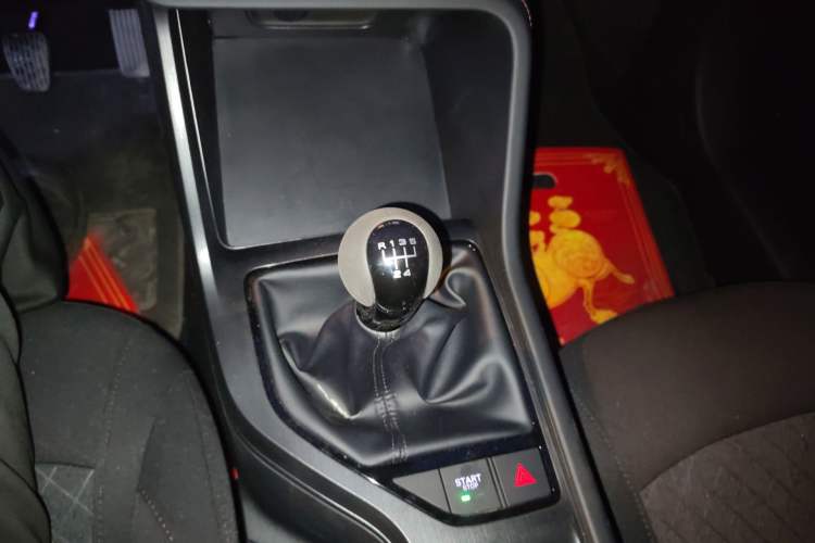 Used Roewe i5 2023 1.5L Manual Comfort Edition Gear Lever
