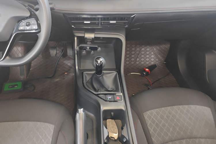 Used Roewe i5 2023 1.5L Manual Comfort Edition Gear Lever