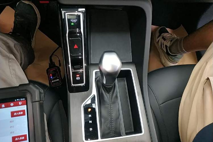Used Roewe i5 2023 1.5L CVT Luxury Edition Gear Lever