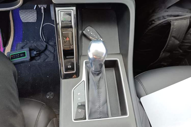 Used Roewe i5 2023 1.5L CVT Luxury Edition Gear Lever