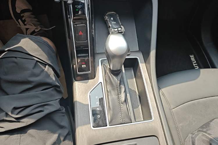 Used Roewe i5 2023 1.5L CVT Luxury Edition Gear Lever