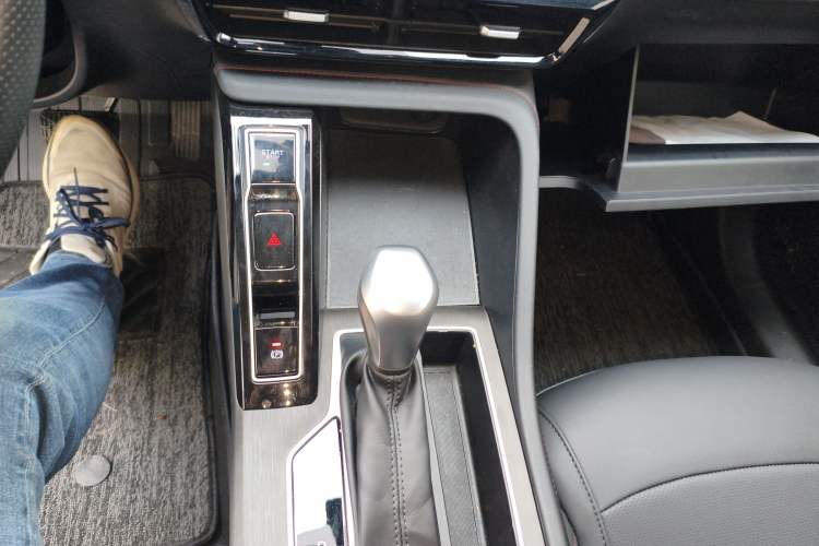 Used Roewe i5 2023 1.5L CVT Luxury Edition Gear Lever