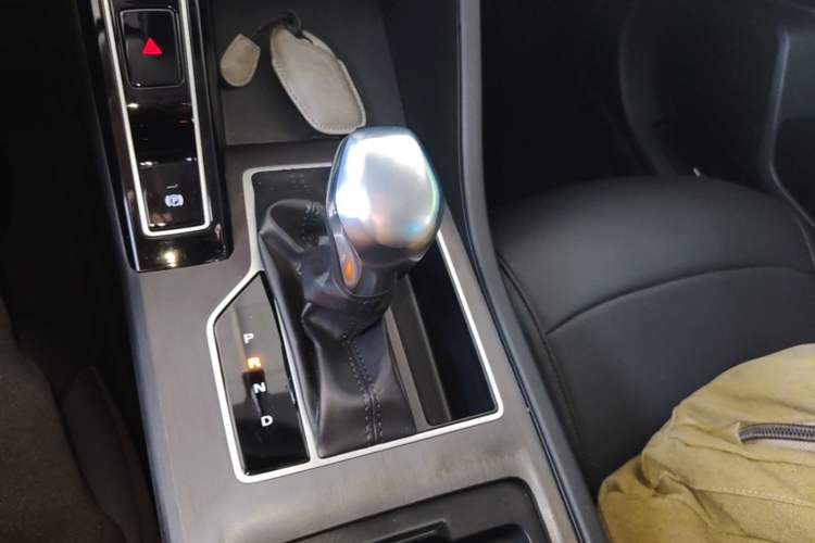 Used Roewe i5 2023 1.5L CVT Luxury Edition Gear Lever
