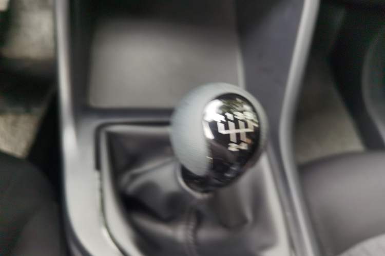 Used Roewe i5 2023 1.5L Manual Comfort Edition Gear Lever