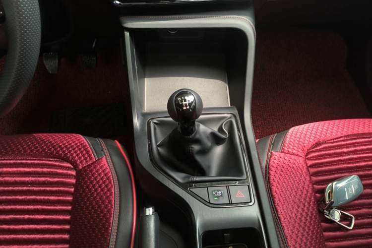Used Roewe i5 2023 1.5L Manual Comfort Edition Gear Lever